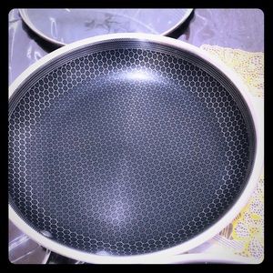 COPY - Hexclad 12” nonstick pan with lid